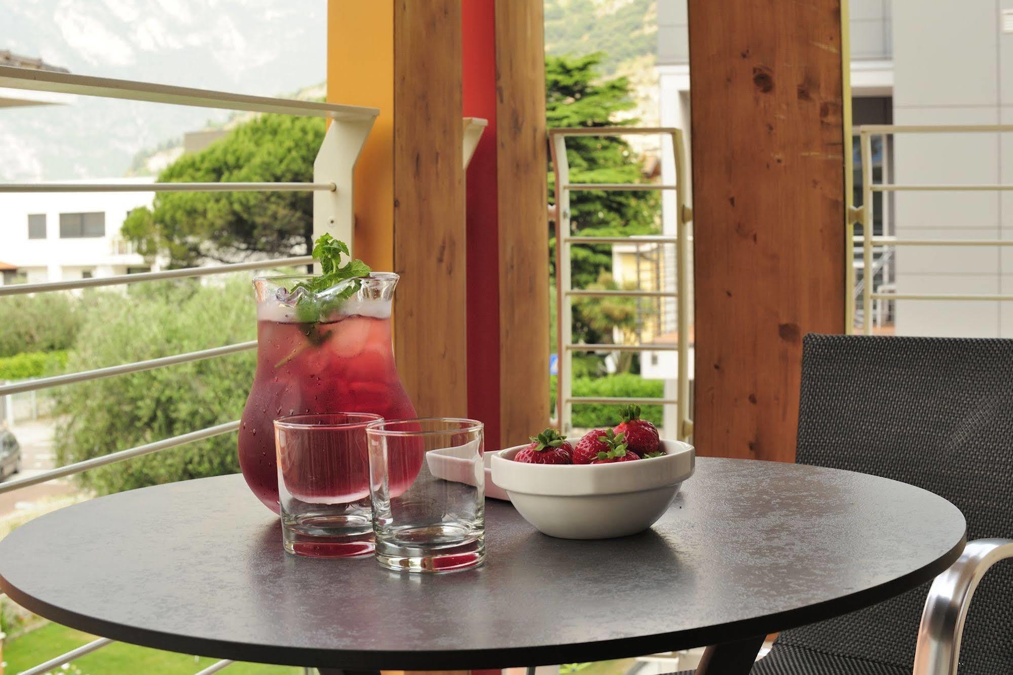 Eco Hotel Bonapace Torbole Sul Garda Exteriör bild