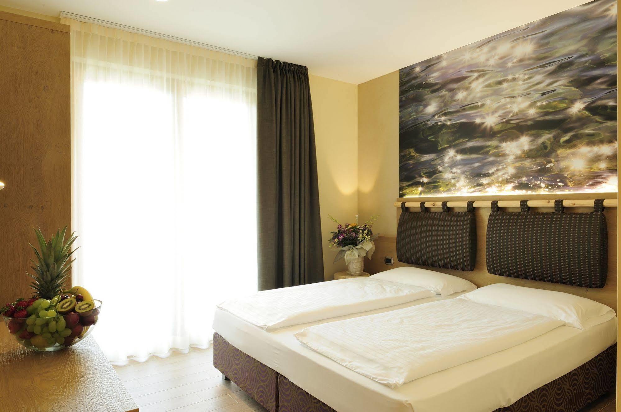 Eco Hotel Bonapace Torbole Sul Garda Exteriör bild